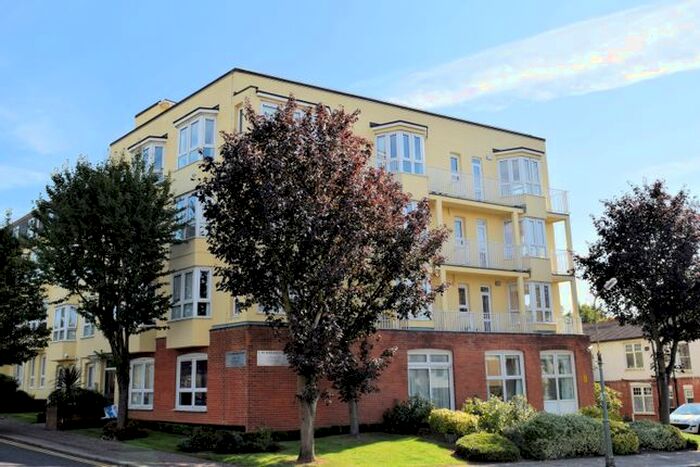 1 Bedroom Flat To Rent In Station Road, Westcliff-On-Sea, SS0