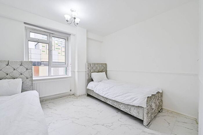 3 Bedroom Flat To Rent In Chapel Street, Marylebone, London, NW1