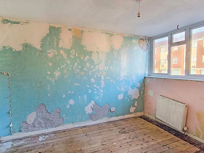 3 Bedroom Terraced House For Sale In Wentworth Road, Yeovil, BA21