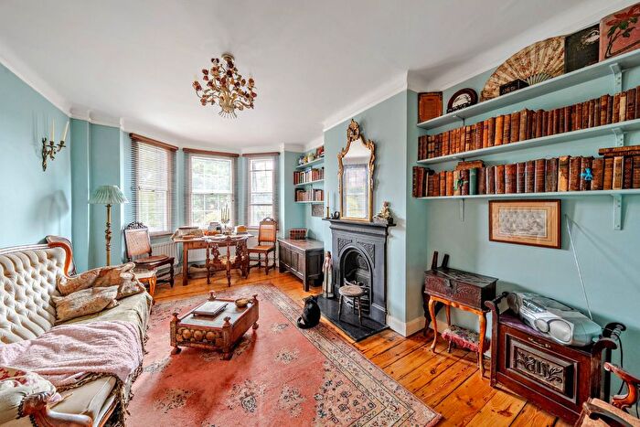 2 Bedroom Flat For Sale In Aylmer Road, East Finchley, London, N2