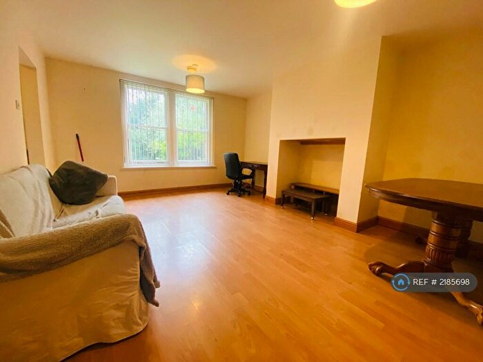 2 Bedroom Flat To Rent In Otley Road, Leeds, LS16