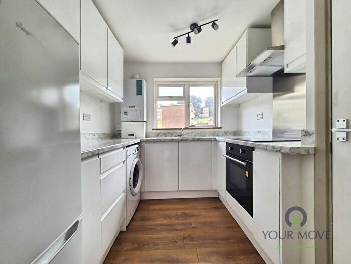 2 Bedroom Flat To Rent In Sunderland Close, Rochester, Kent, ME1