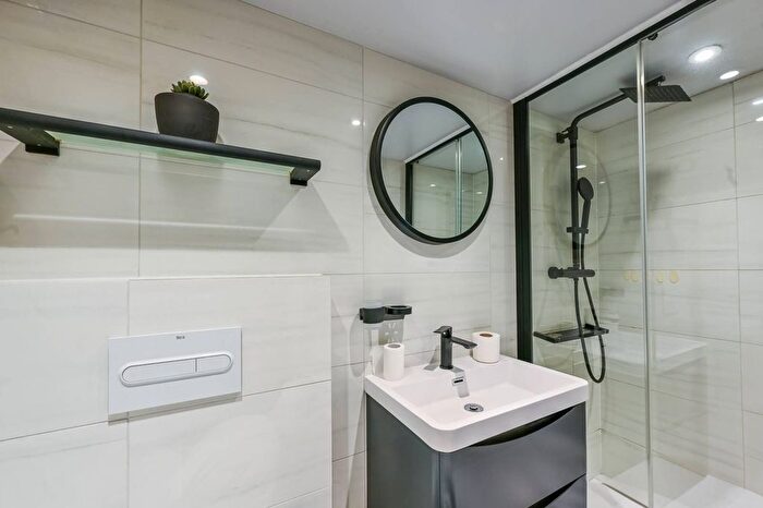 Studio To Rent In Oakley Square, Camden, London, NW1