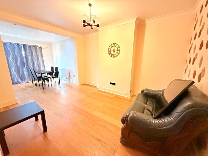 4 Bedroom Terraced House To Rent In Barley Lane, Ilford, IG3