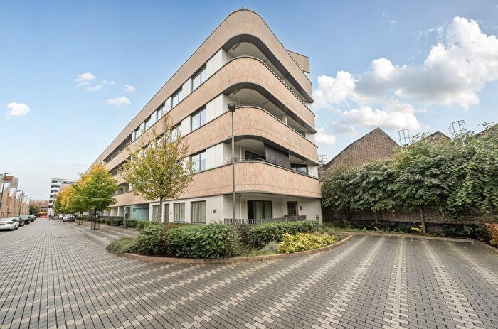 2 Bedroom Flat For Sale In Ironmonger Court, White Bear Lane, Hounslow, TW3