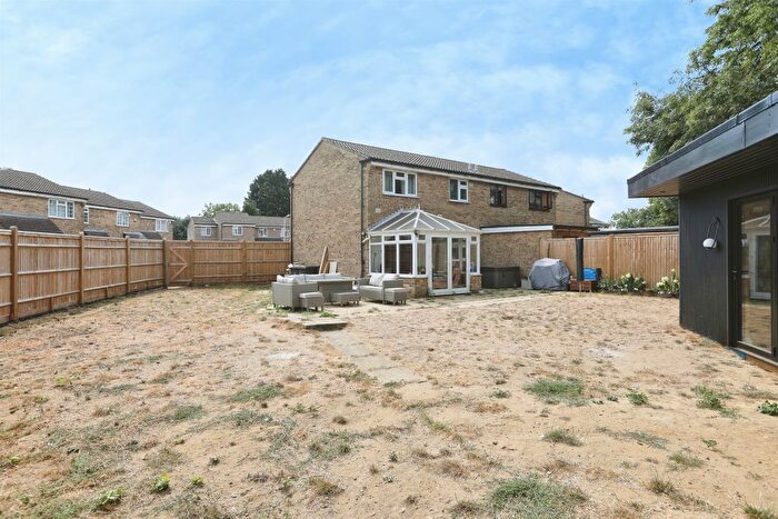 3 Bedroom Semi Detached House For Sale In Woodlea, Leybourne, West Malling, ME19