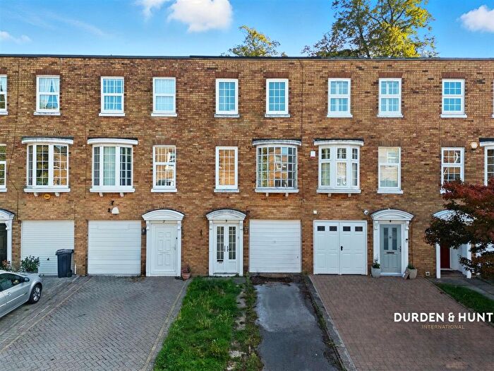 3 Bedroom Town House For Sale In Hawthorns, Woodford Green, IG8