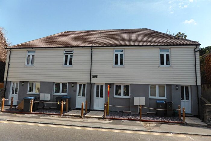 3 Bedroom Flat To Rent In Endeavour Cottages, London Road, CT17