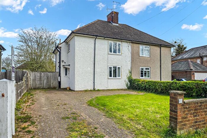 3 Bedroom Semi-Detached House For Sale In Hawkshead Road, Little Heath, EN6