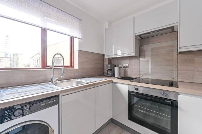 2 Bedroom Flat To Rent In Tyndal Court, Isle Of Dogs, London, E14