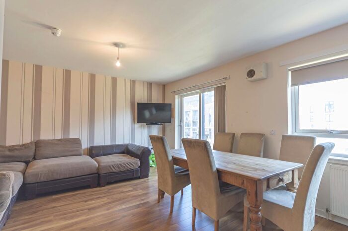 3 Bedroom Flat To Rent In Marine Drive, Edinburgh, EH5