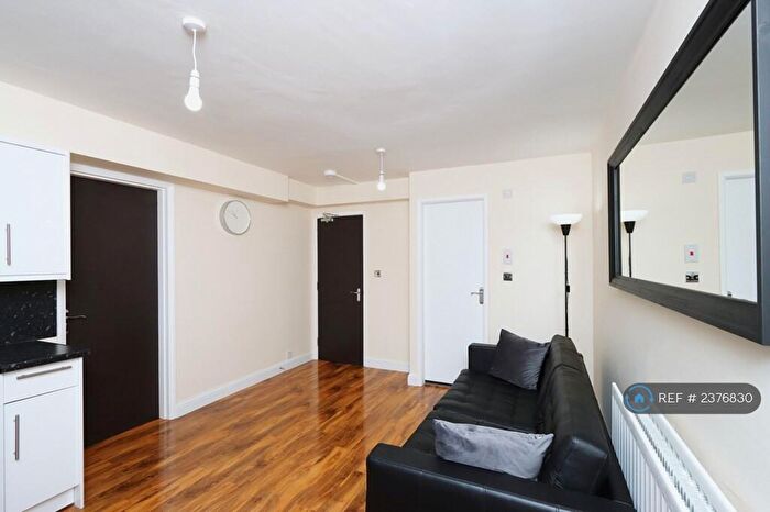 3 Bedroom Flat To Rent In Leigh Road, Birmingham, B8