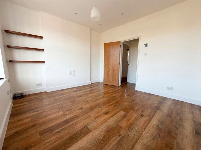 1 Bedroom Flat For Sale In Purley Road, Purley, CR8