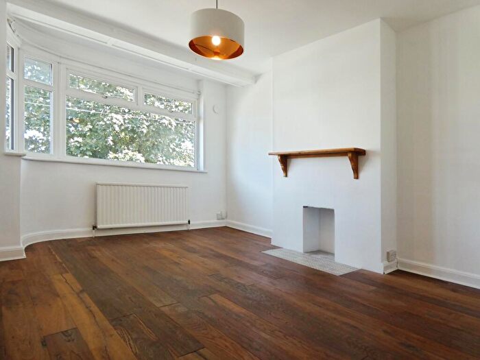 3 Bedroom Maisonette To Rent In Melbourne Road, Wallington, SM6