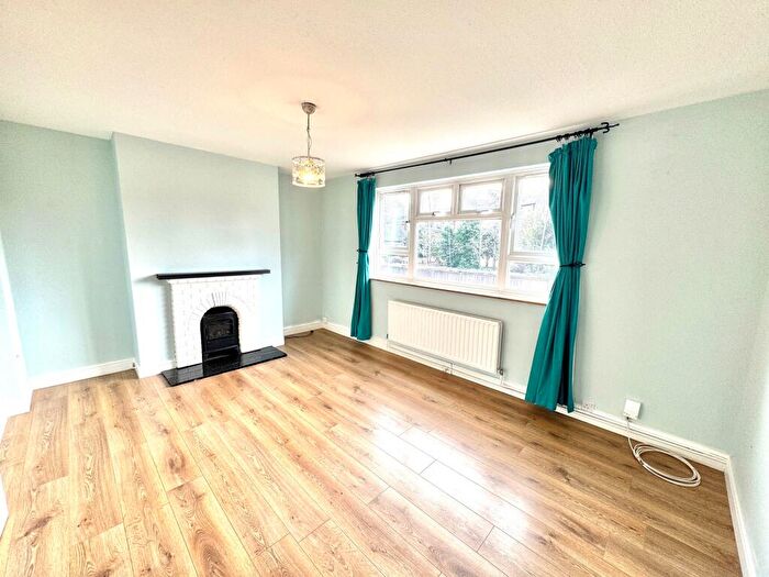 2 Bedroom Flat To Rent In Martins Road, Shortlands, BR2