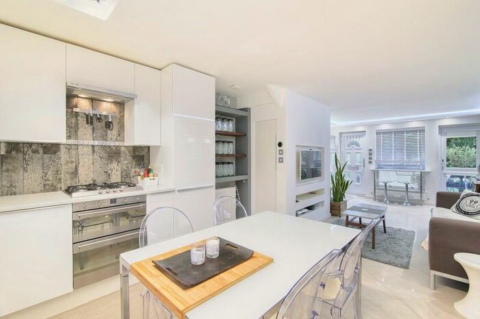 2 Bedroom Apartment To Rent In Brunswick Quay, London, SE16