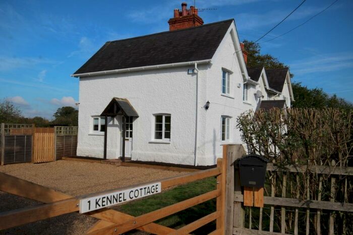 4 Bedroom Semi-Detached House To Rent In Kennel Cottages, West End Road, Waltham St Lawrence, Berkshire, RG10