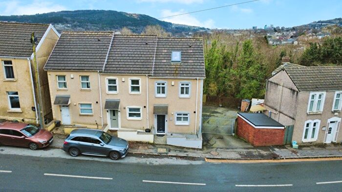 3 Bedroom End Of Terrace House For Sale In Trewyddfa Road, Plasmarl, Swansea, West Glamorgan, SA6