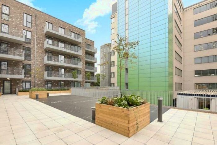 2 Bedroom Flat To Rent In Windsor Road, Slough, Berkshire, SL1