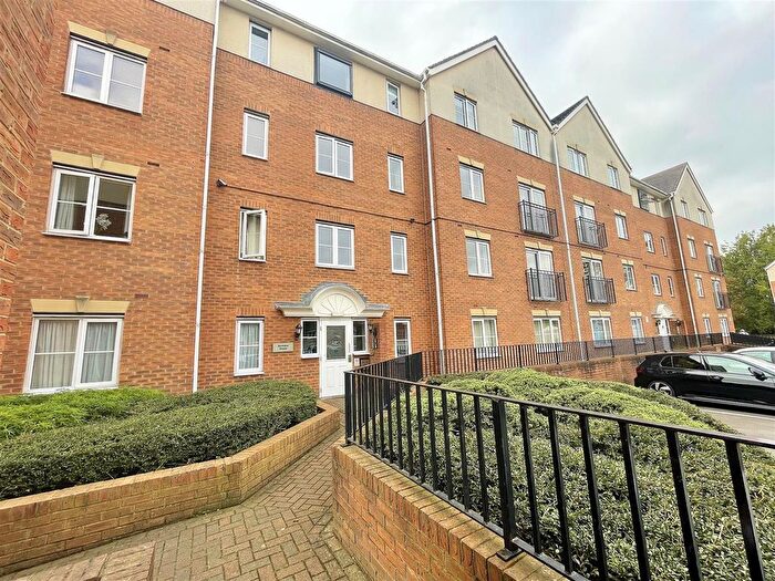 2 Bedroom Flat To Rent In Mayfair Court, Park Grove Rd, Wakefield, WF2