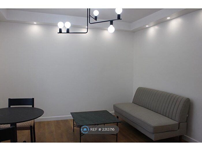 2 Bedroom Flat To Rent In Ladywell Road, London, SE13