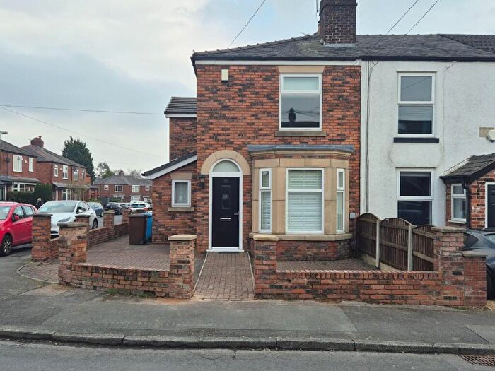 2 Bedroom Duplex To Rent In Ringlow Park Road, Swinton, M27