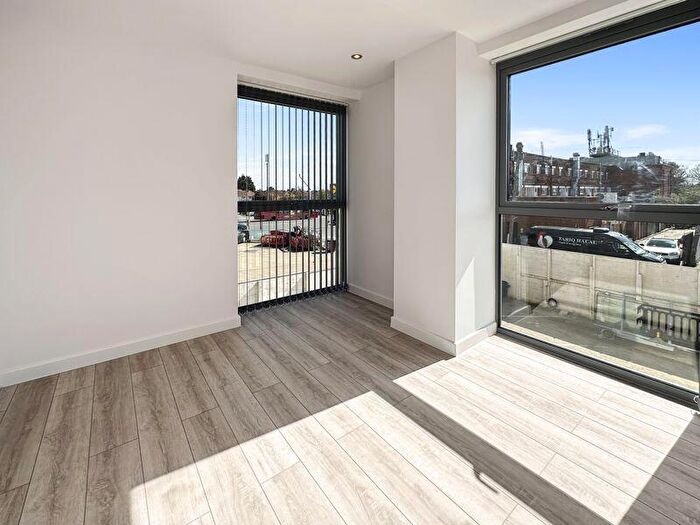 1 Bedroom Flat To Rent In - Farnham Road, Slough, SL2