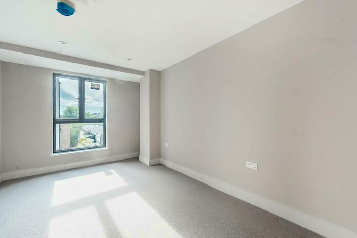 2 Bedroom Flat To Rent In Fulham Road, Chelsea, London, SW10