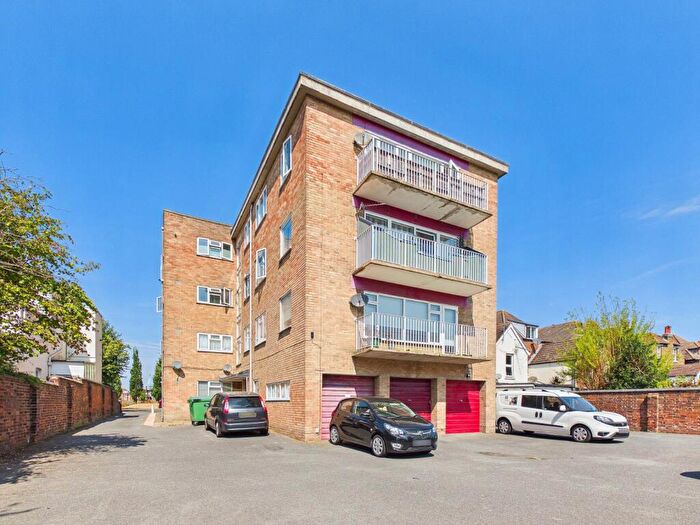2 Bedroom Apartment For Sale In Radnor Park Road, Folkestone, Kent, CT19