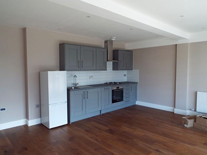 2 Bedroom Flat To Rent In Fishponds Road, Wokingham, RG41