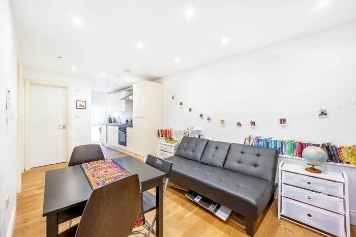 2 Bedroom Flat To Rent In The Mall, Ealing Broadway, London, W5