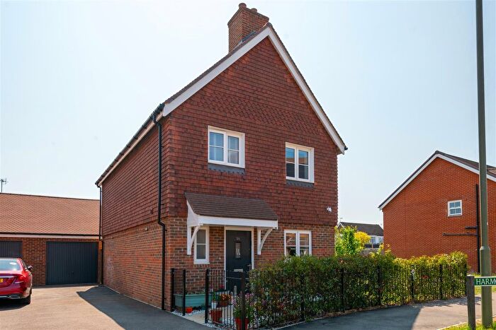 3 Bedroom Detached House To Rent In Harmony Road, Horley, RH6