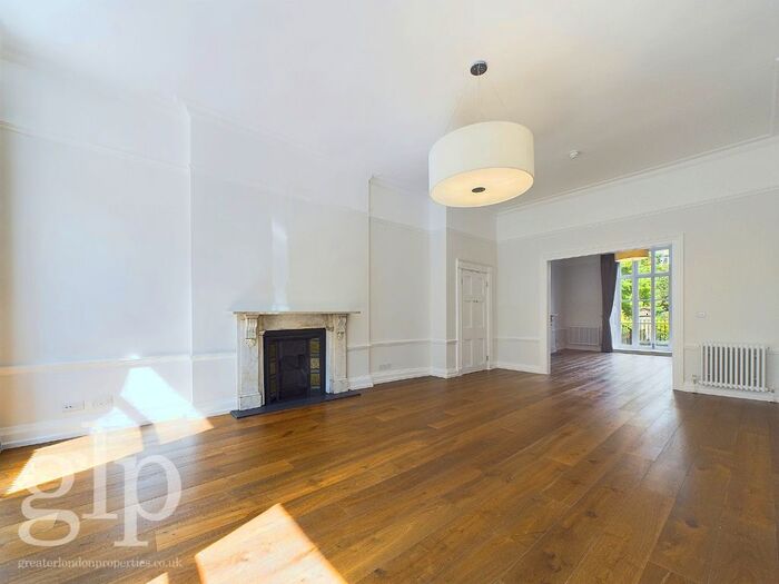 3 Bedroom Flat To Rent In Bedford Place, London, Greater London, WC1B