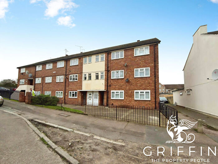 2 Bedroom Flat To Rent In Kent Road, Grays, RM17