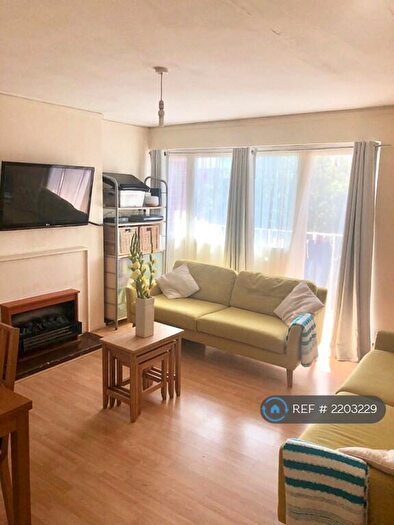 3 Bedroom Flat To Rent In Villiers Close, London, E10