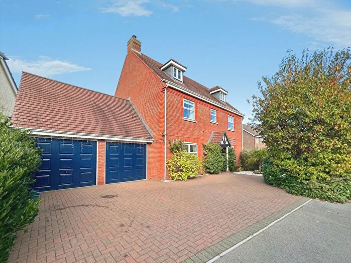 6 Bedroom Detached House For Sale In Winchfield Close, Fleet, Hampshire, GU51