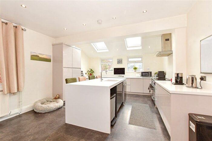 3 Bedroom Detached House For Sale In Avenue Road, Freshwater, Isle Of Wight, PO40