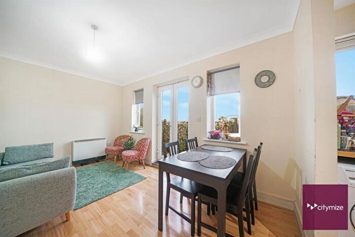 3 Bedroom Apartment For Sale In London Road, Romford, RM7