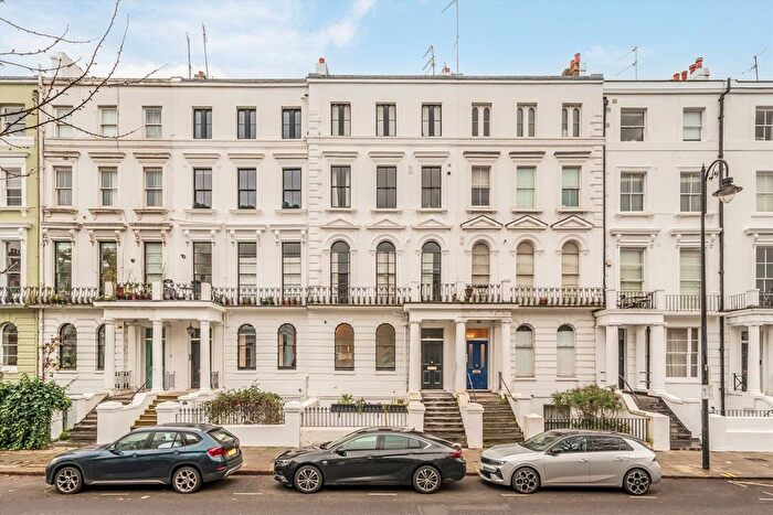 2 Bedroom Flat For Sale In Elgin Crescent, Notting Hill, W11