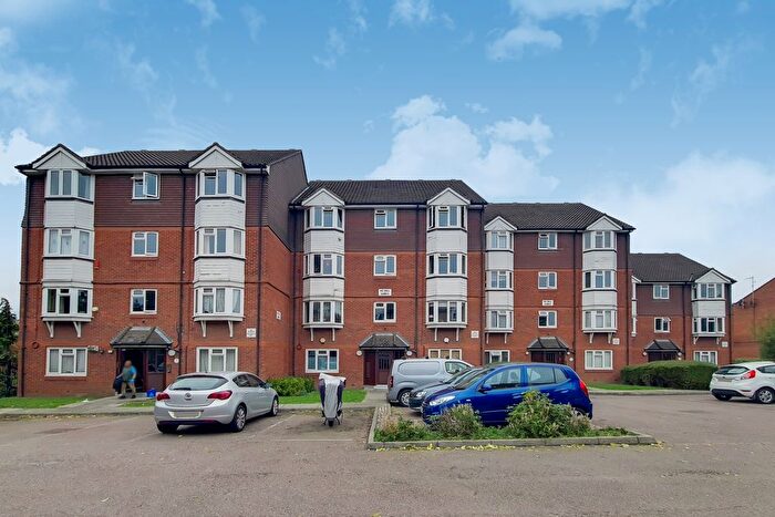 2 Bedroom Flat To Rent In Weald Close, South Bermondsey, London, SE16