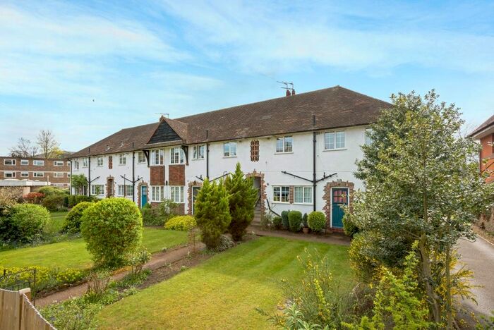 1 Bedroom Maisonette To Rent In Queens Road, Weybridge, KT13