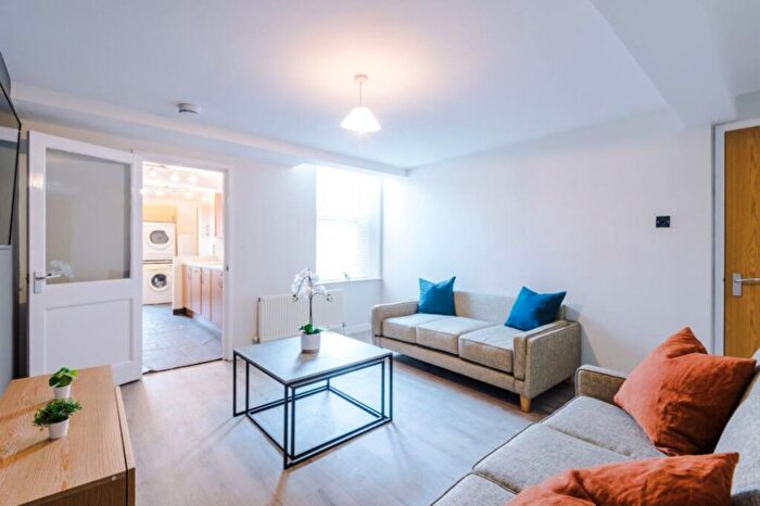 6 Bedroom Terraced House To Rent In Chillingham Road, Newcastle, NE6