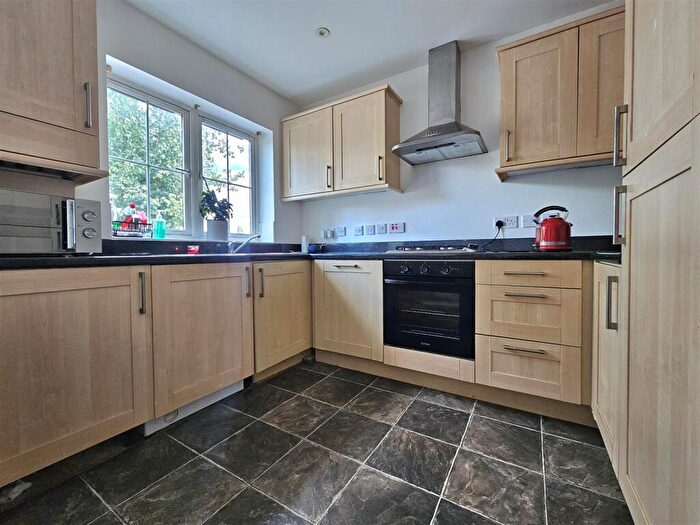 3 Bedroom Terraced House For Sale In Wagon Lane, Solihull, B92