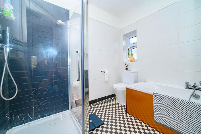 4 Bedroom Detached House For Sale In Toms Lane, Kings Langley, WD4