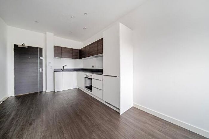 2 Bedroom Flat To Rent In Millennium Way, Bracknell, RG12