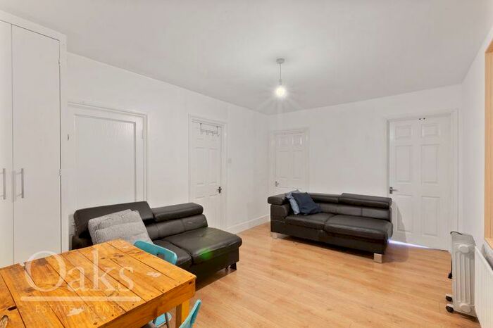 2 Bedroom Flat To Rent In Cherry Orchard Road, East Croydon, CR0