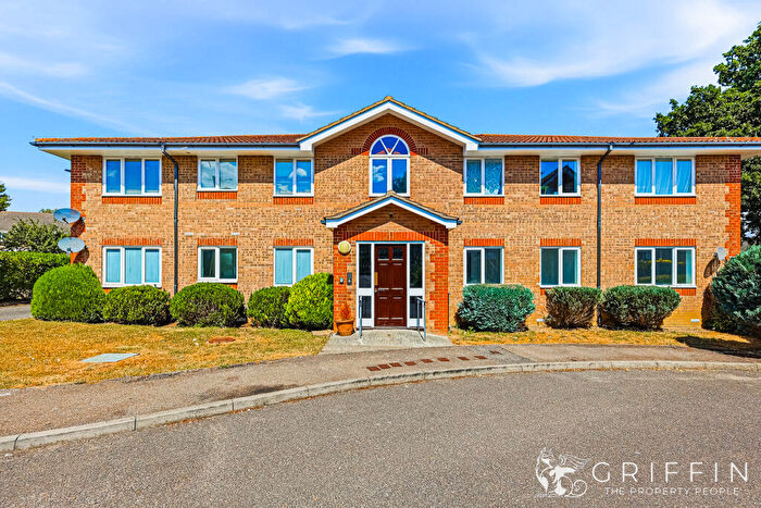 2 Bedroom Flat For Sale In Alnwick Close, Langdon Hills, Basildon, SS16