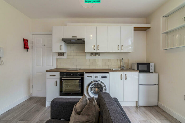 1 Bedroom Flat To Rent In Milner Road, Nottingham, NG5