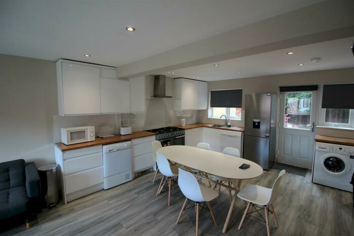 6 Bedroom Terraced House To Rent In Swenson Avenue, Lenton, NG7