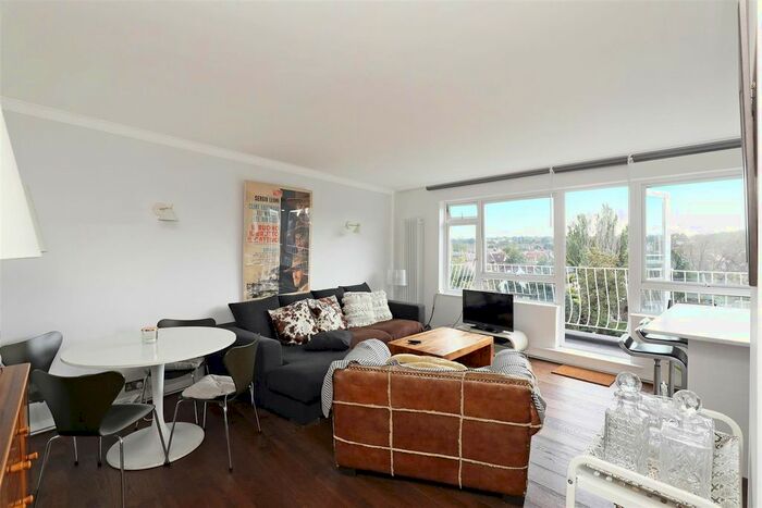 3 Bedroom Flat To Rent In Briar Walk, SW15